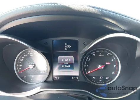 2015 Mercedes-Benz C 300 Sport 4Matic z USA, uszkodzony, nr VIN 55SWF4KB0FU042708